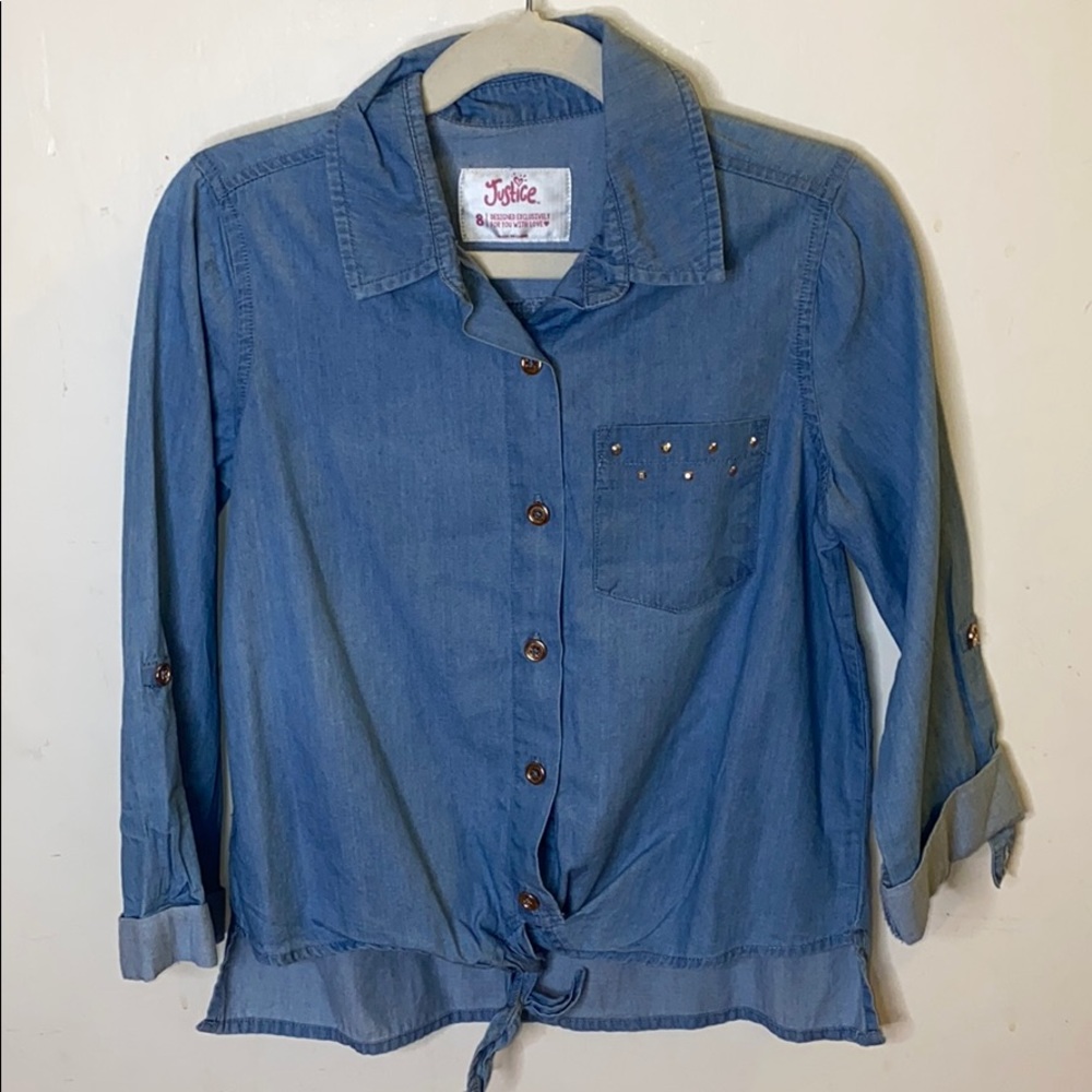 Light jean jacket with gold buttons